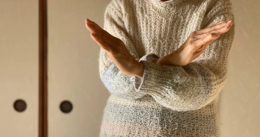 退去立ち合い時にサインを拒否する借主の様子
