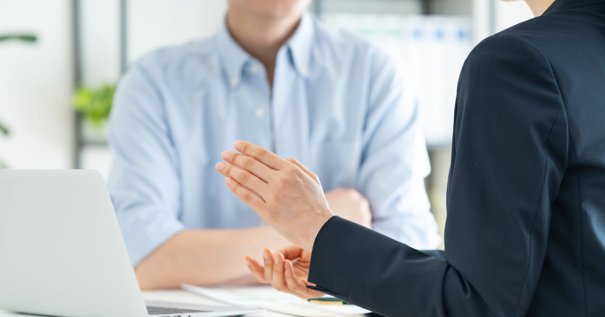 賃借人と管理会社の交渉の様子