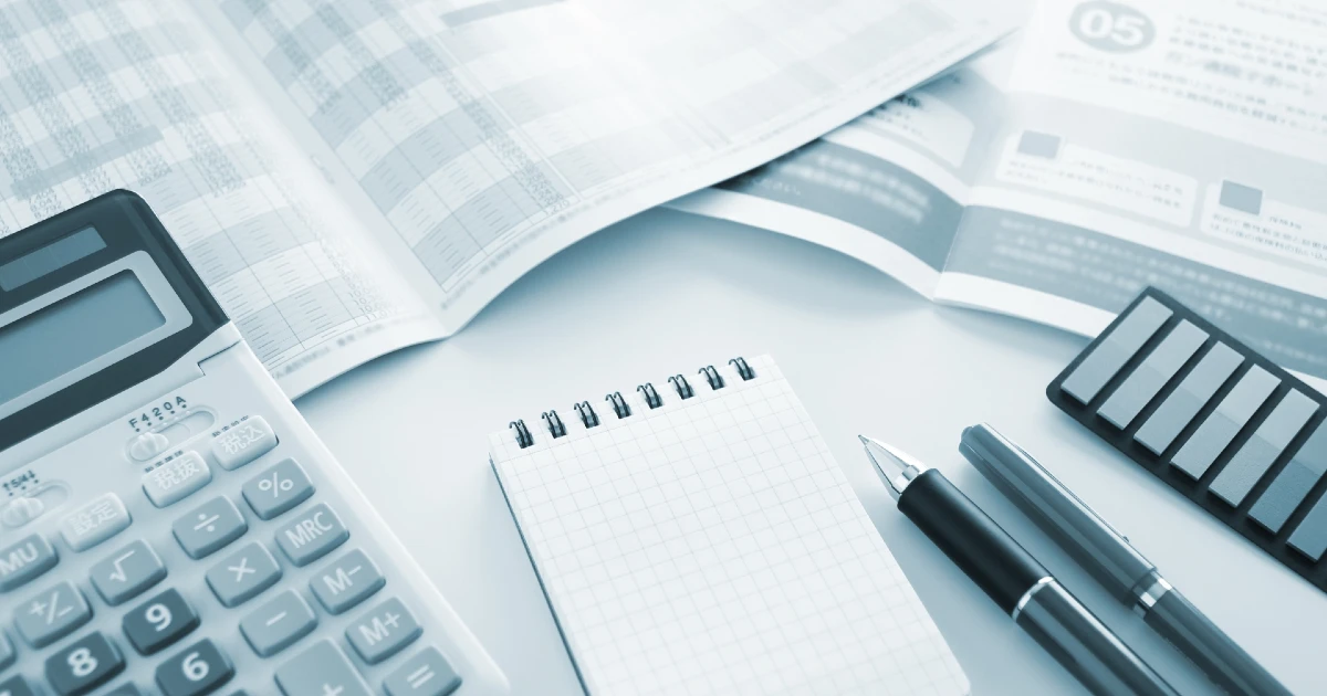 退去費用を計算するための電卓とメモ帳