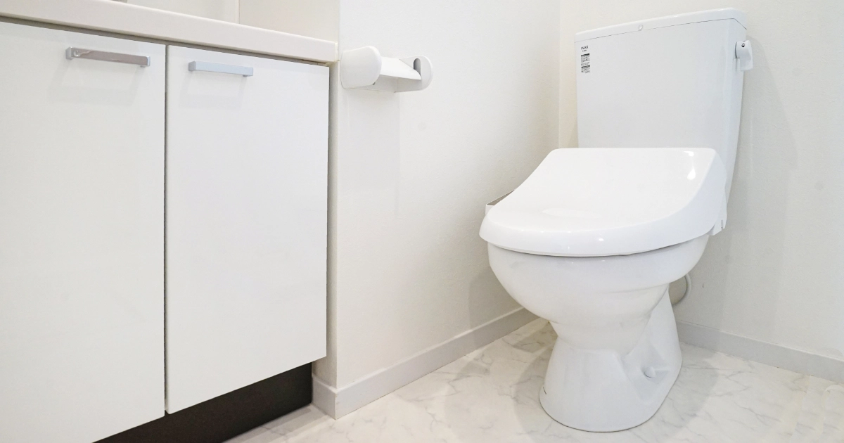 退去前のハウスクリーニングで清掃済みの綺麗なトイレの状態