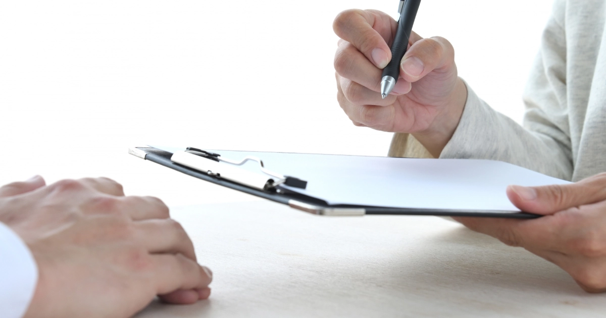 退去費用のトラブルについてカウンセリングを受けている様子