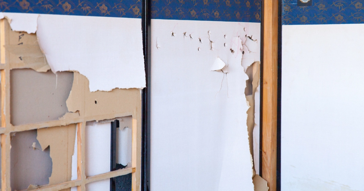 借主の過失によって酷く破れた原状回復費用が発生する賃貸物件の襖