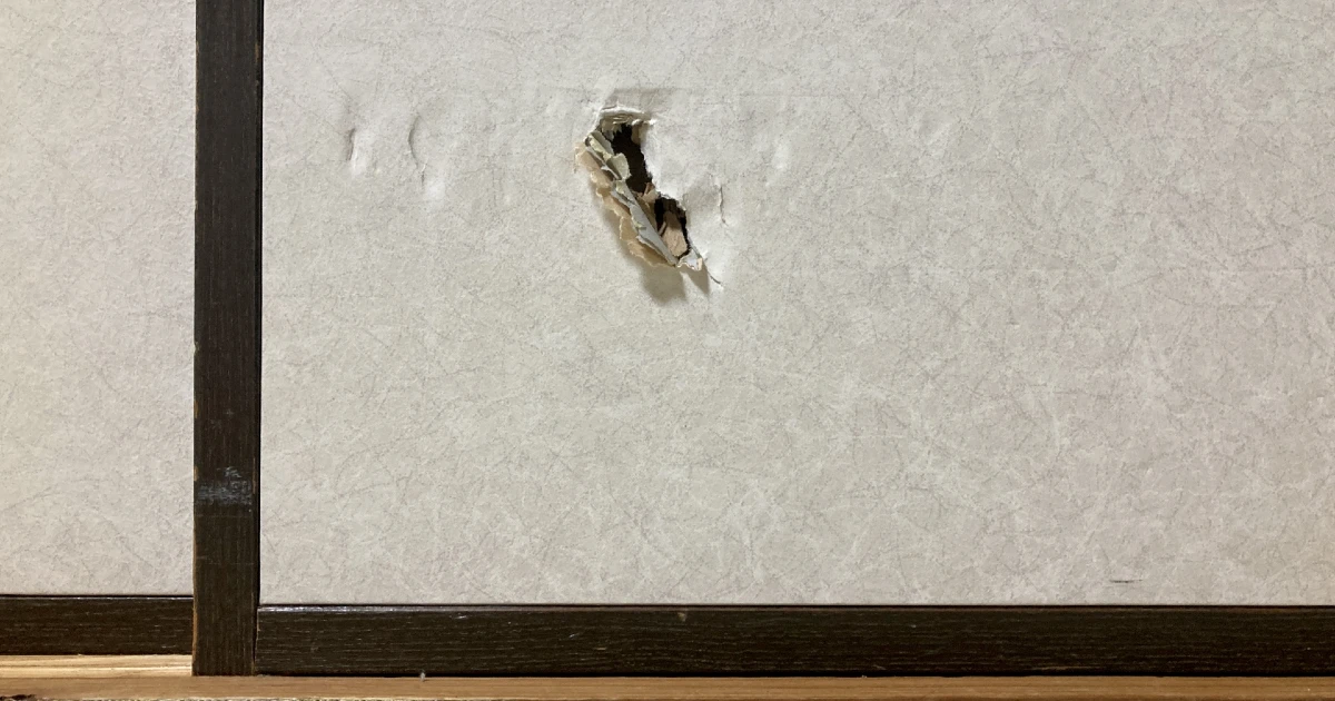 原状回復費用が発生する破れた賃貸物件の襖