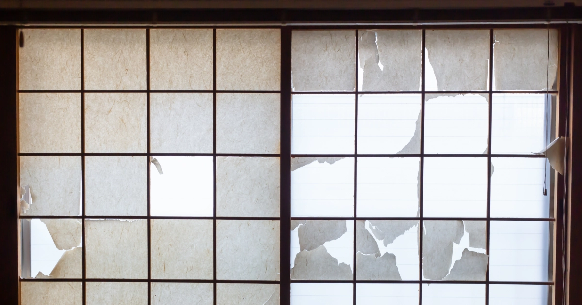 借主の過失による原状回復費用が発生する酷く破れた障子