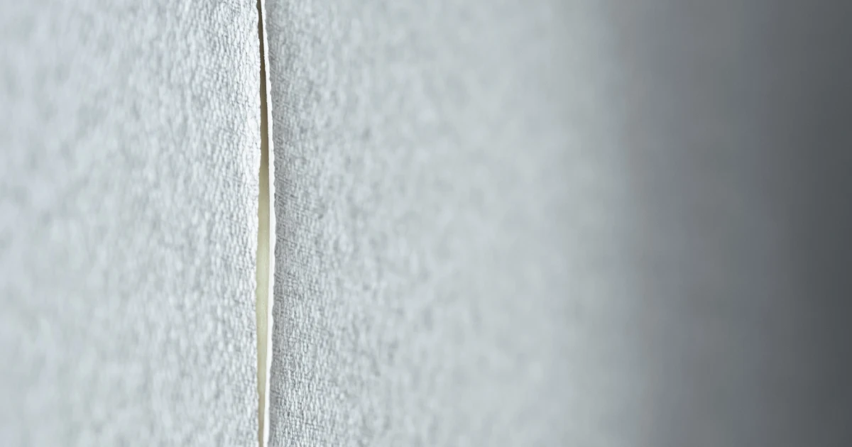 経年劣化によって剥がれた賃貸物件のクロス