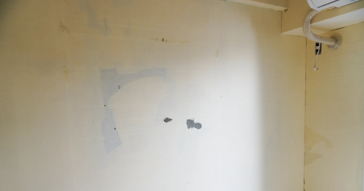 喫煙による借主の過失で黄ばんだ賃貸物件の室内クロス